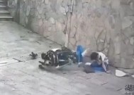湖南初中生撞墙：家长开始维权，提出四点质疑，同学替学校发声