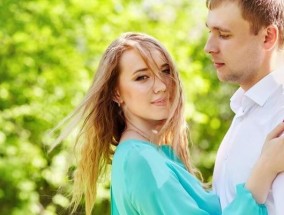 和女生聊天时如何找到合适的话题？寻找聊天话题有哪些技巧？
