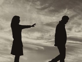 老公出轨后真心回归家庭的表现是什么？如何判断他的改变是真实的？