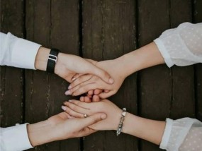 在恋爱中查看伴侣手机是否合适？如何处理隐私与信任的界限？