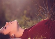 分手后挽回男友的关键秘诀（用冷静引起他的向往）