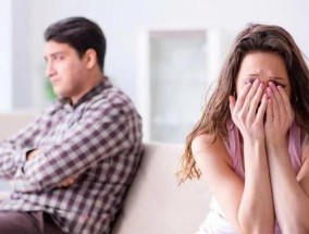 面对妻子出轨，男人通常会有哪些反应？如何处理这种情感危机？