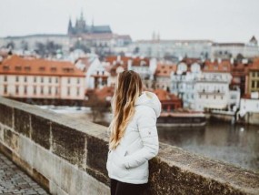 女孩对我忽冷忽热是什么心理？如何应对这种情况？