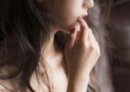 如何处理前女友和现女友之间的复杂关系？