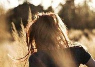 忘不了前男友他现在结婚了我该如何选择？如何处理这种情感困境？