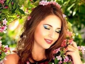 女生如何根据自身特征打扮自己？如何找到最适合自己的风格？