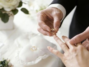 以父母不同意男友离过婚，如何摆脱阻碍追求爱情