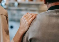 中年夫妻如何维系婚姻关系（以爱为纽带）