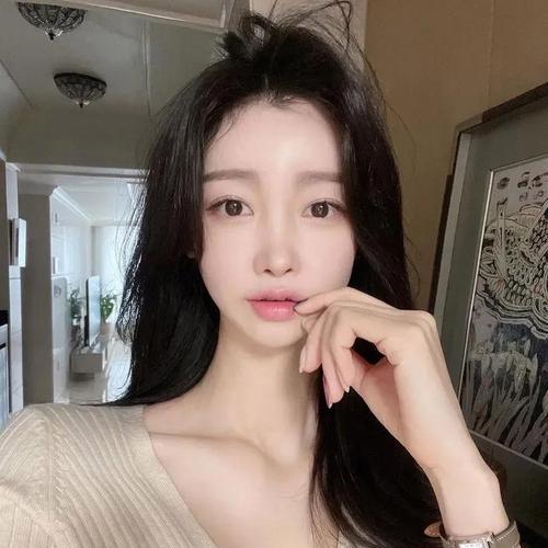 如何继续追求不理自己的女孩（掌握这些技巧，让你与她更亲近）  第2张