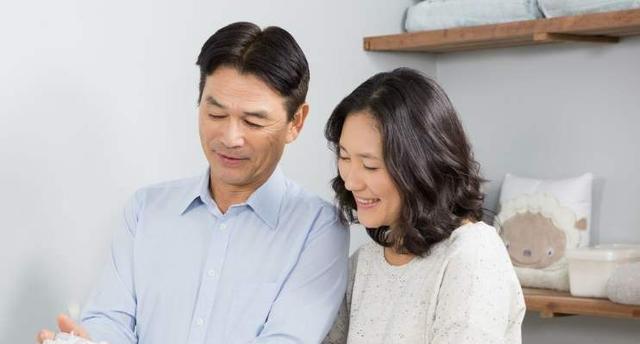 当沟通失效，该如何处理婚姻（老夫妻“情侣病”困扰多）  第3张