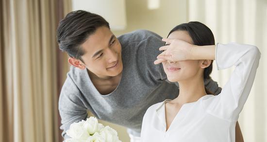 如何以谈恋爱要做的事男人你应该知道（学会这些技巧）  第1张