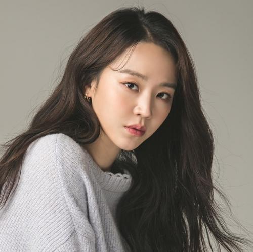 教你10招成为充满魅力的轻熟女（如何展现自信、修饰身材、打造气场）  第1张