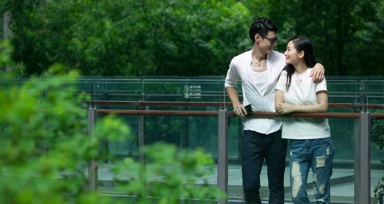 如何应对老公和出轨同事天天见面的问题（如何从心理、沟通、行动等方面解决这个困扰）  第1张