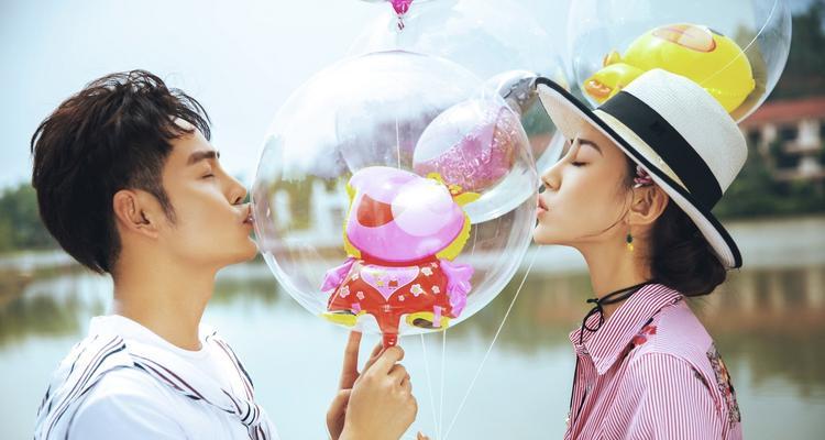 如何吸引男人离不开你（15个小技巧让你成为他的唯一）  第1张