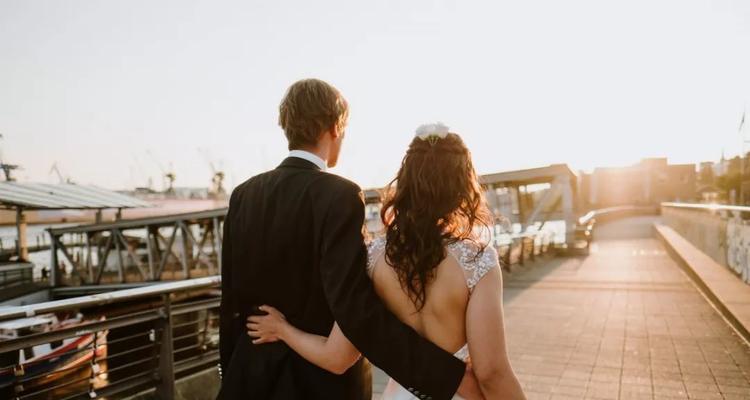 如何应对婚姻危机（四个小妙招助你挽救婚姻）  第1张