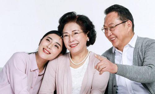 聪明男人的婆媳关系处理法（和谐相处的秘诀和关键）  第3张