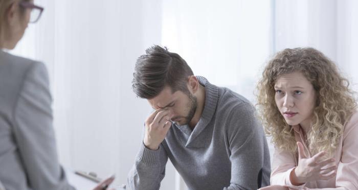 精神出轨和肉体出轨哪个更严重？如何处理婚姻中的不忠行为？  第1张