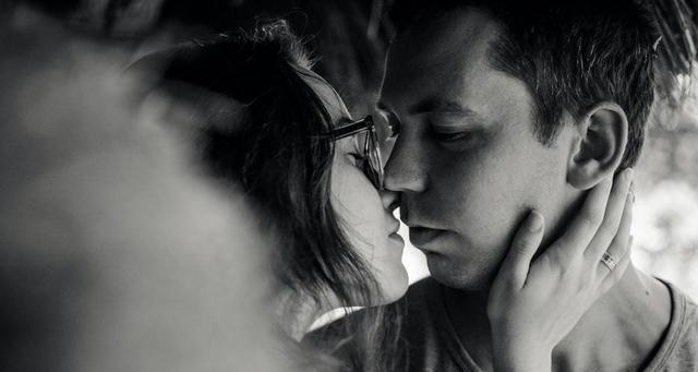 精神出轨和身体出轨哪个更严重？如何处理婚姻中的不忠行为？  第1张