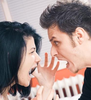 矛盾积累了很多爆炸式分手该怎么办？如何有效处理情感危机？  第2张