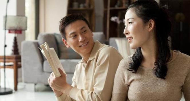 男朋友精神出轨怎么办？如何处理感情中的背叛感？  第1张