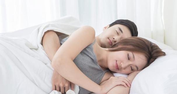 六十岁的女人出轨的原因是什么？如何预防和处理？  第2张