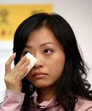 前夫败光家产来找我复婚我该怎么办？如何处理这种复杂情感问题？  第1张