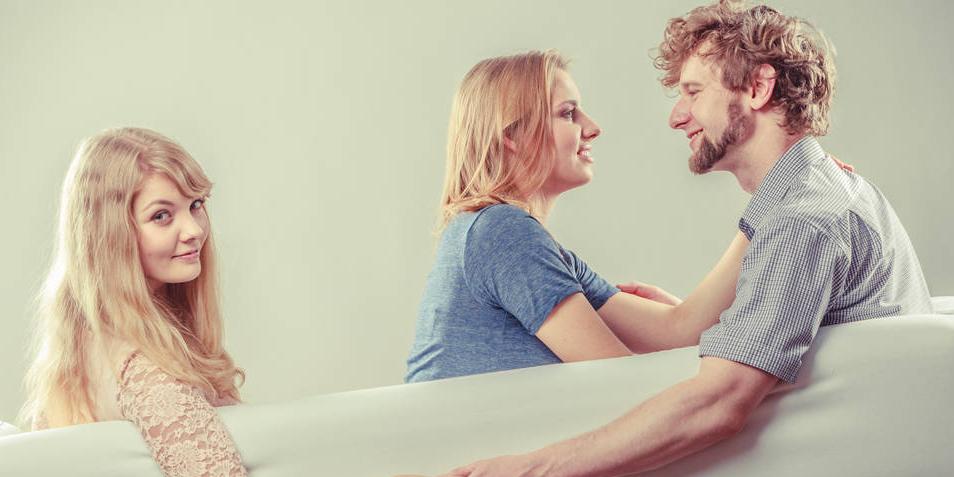 面对老公提出离婚我该怎么办？如何处理婚外情问题？  第1张