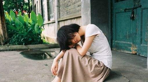 生活压力大导致分手后应该挽回吗？如何处理这种情况？  第1张