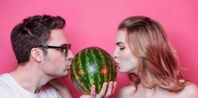 同时被两个人喜欢了怎么办？如何处理这种复杂的情感问题？  第3张