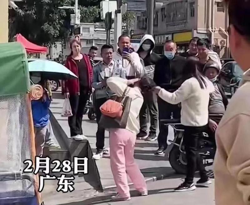 小三被打不还手的原因是什么？被扒光后如何处理？  第1张