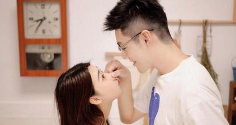 已婚情人对你有心思了会有哪些隐秘的举动？如何识别这些信号？  第3张