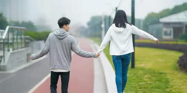 异地婚外情人联系减少是否意味着关系结束？  第1张