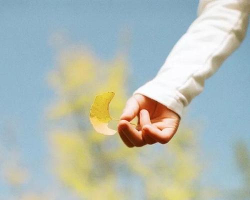 异地恋分手后如何用伤感句子挽回她的心？  第2张