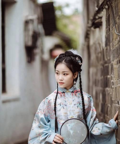 灯火阑珊，小桥姑娘谁唱火的？歌曲背后的故事是什么？  第2张