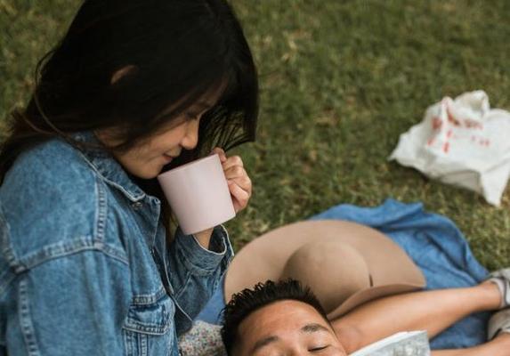 姐弟恋为何经常失败告终？背后的心理因素是什么？  第1张