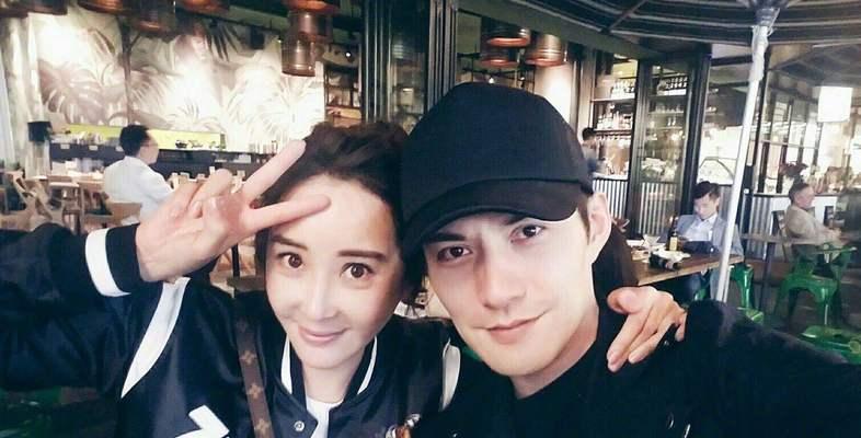杜若溪孕照曝光严屹宽亲吻爱妻孕肚超幸福？如何解读明星孕照背后的幸福密码？  第3张