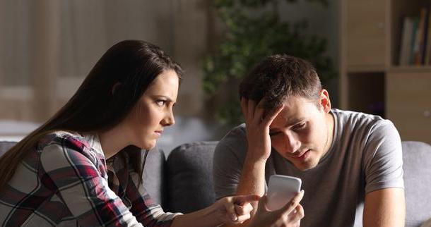 老公出轨第三者的婚姻生活怎么办？如何处理婚姻危机？  第2张
