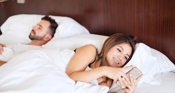 老公精神出轨了该怎么办？如何处理婚姻中的信任危机？  第3张