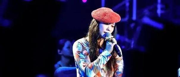 《容易受伤的女人》歌词是什么？歌曲背后的故事有哪些？  第1张