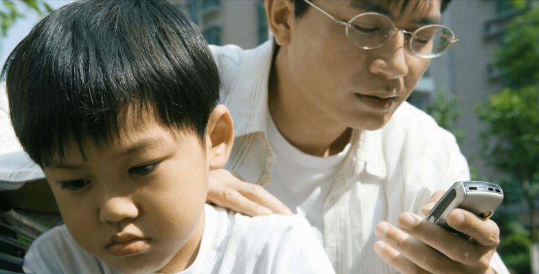 如何面对一再伤害自己的父母？寻求帮助和支持的途径是什么？  第3张