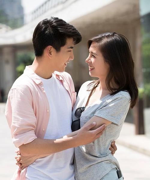 如何判断男人是否真的爱你？他爱你的10个明显迹象是什么？  第2张