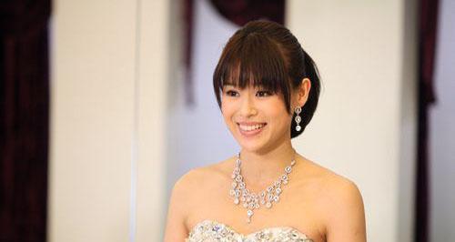 胡杏儿产子后发文我们仨是什么意思？  第3张