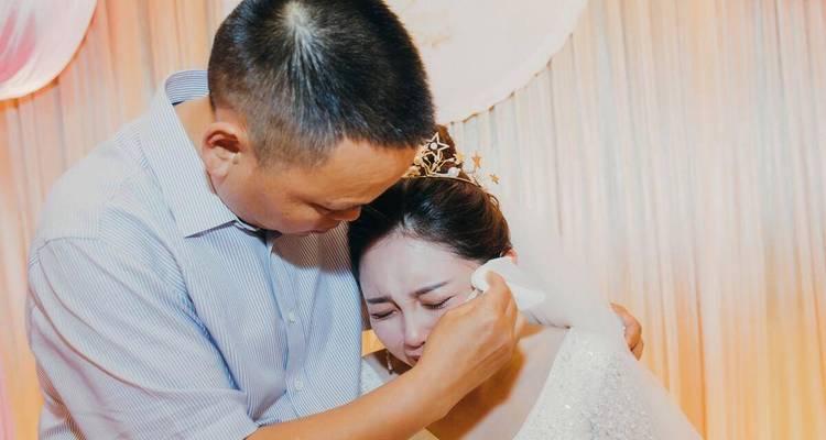 爸爸出轨了作为女儿该如何劝说？如何处理家庭危机？  第1张