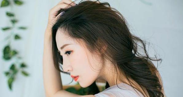 发现老婆和别的男人暧昧聊天怎么办？如何处理婚姻中的信任危机？  第2张