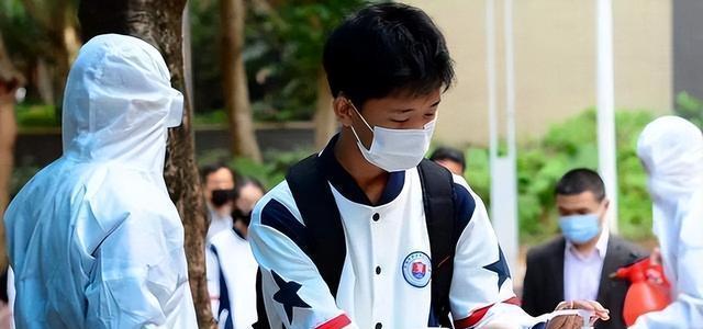 高中生谈恋爱被发现怎么办？停课后如何处理？  第1张