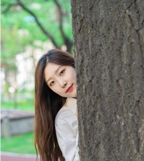 暗恋时为何对其他女生靠近感到难过？如何处理这种情绪？  第1张