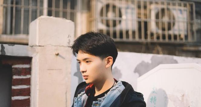 分手后忘不掉前任怎么办？是否应该主动求复合？  第3张