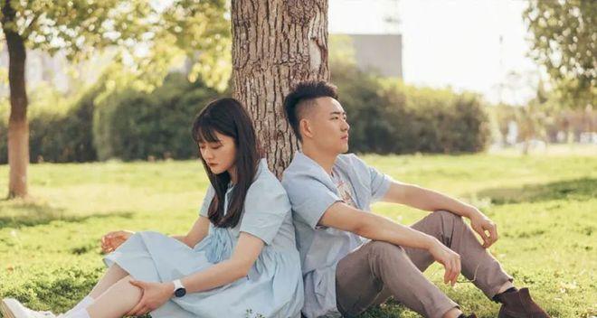 分手两个月后仍保持联系，如何挽回感情？  第1张