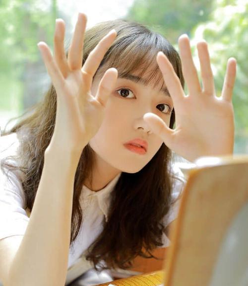 发现女友跟别人暧昧我该怎么处理？如何有效沟通解决感情问题？  第2张