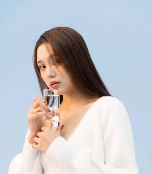 如何快速提升成为气质女人？有哪些简单有效的方法？  第2张